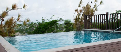 Infinity edge pool overlooks the tropical countryside