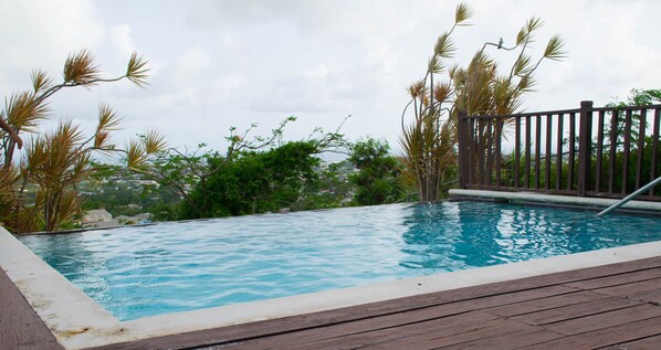 Infinity edge pool overlooks the tropical countryside