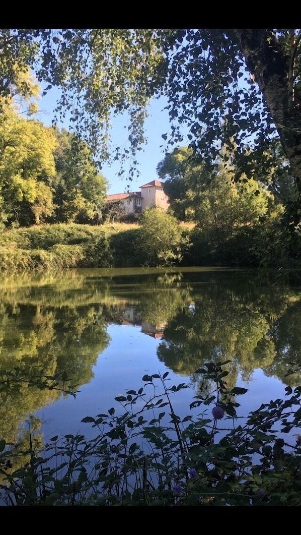 Chez Broche private lake