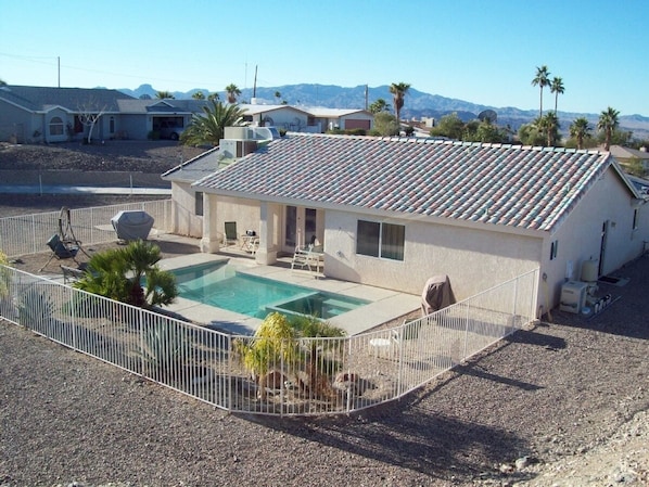 Lake View - Pool / Jacuzzi - Boat Parking