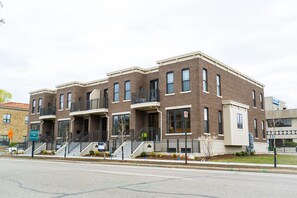 End Unit Condo (2)