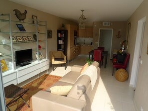 View from the patio to living area, dining area and kitchen