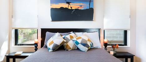 Comfy Queen Bed, pillowtop (firm) Casper Mattress. 100% Cotton Lines by California Den.