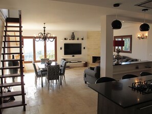 living area 1