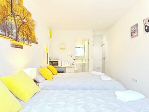 The Master Bedroom "Yellow Room" (ensuite), with 2 EU king size beds ( 160*200)