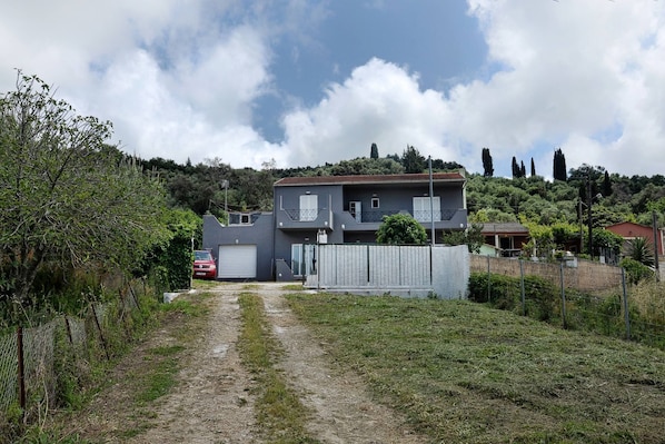 Natasa’s home Agios Ioannis Karousades