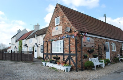 Quirky Self Catering Cottage Yarm - Sleeping from 1-12 people - Dog Friendly