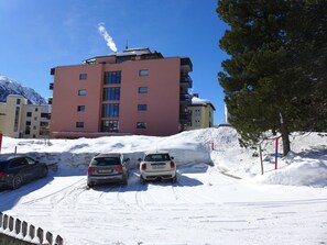 Eigentum, Himmel, Schnee, Auto, Rad, Fahrzeug, Gebäude, Fenster