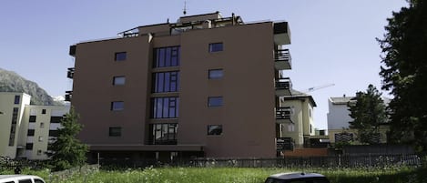 Car, Sky, Building, Plant, Vehicle, Property, Window