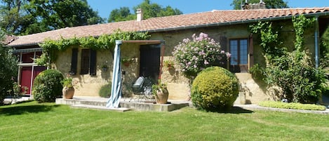 maison gasconne avec toiture refaite