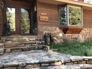 The windows of the entry and kitchen bay reflect this pristine environment. 