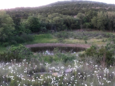 Off grid Glamping cabin.  45 min from north Austin 5 min to Lake Travis