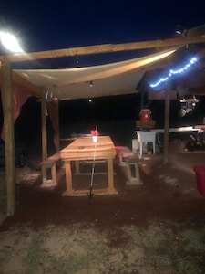 Off grid Glamping cabin.  45 min from north Austin 5 min to Lake Travis