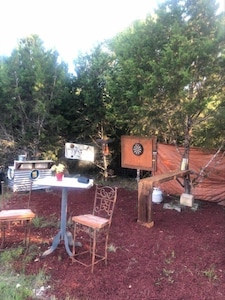 Off grid Glamping cabin.  45 min from north Austin 5 min to Lake Travis