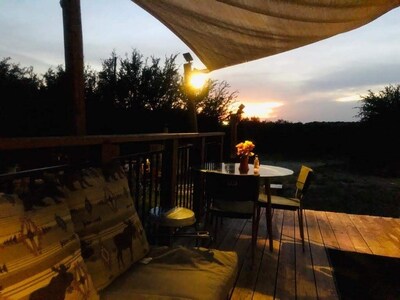Off grid Glamping cabin.  45 min from north Austin 5 min to Lake Travis