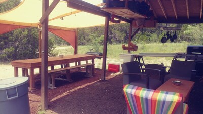 Off grid Glamping cabin.  45 min from north Austin 5 min to Lake Travis