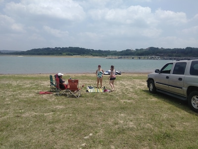 Off grid Glamping cabin.  45 min from north Austin 5 min to Lake Travis