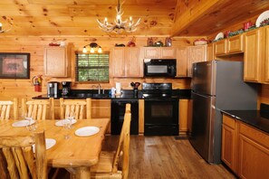 Smoky Mountain Log Cabin "Bearadise Mountain Lodge" - Dining area and fully furnished kitchen