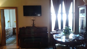 Living Room/Dining Area