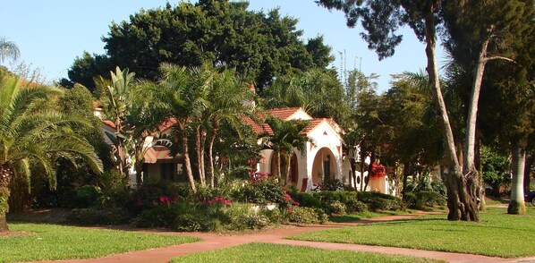 Bryson Crane House
5050 Brywill Circle 
Caples-Ringling Historic District