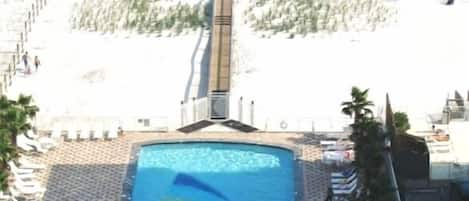 Outdoor Pool with Lazy River and Jacuzzi from our balcony. 