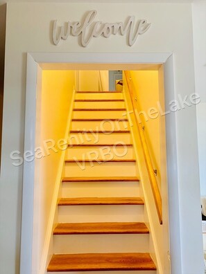 Welcome inside SeaRenityOnTheLake! Please take a photo tour!