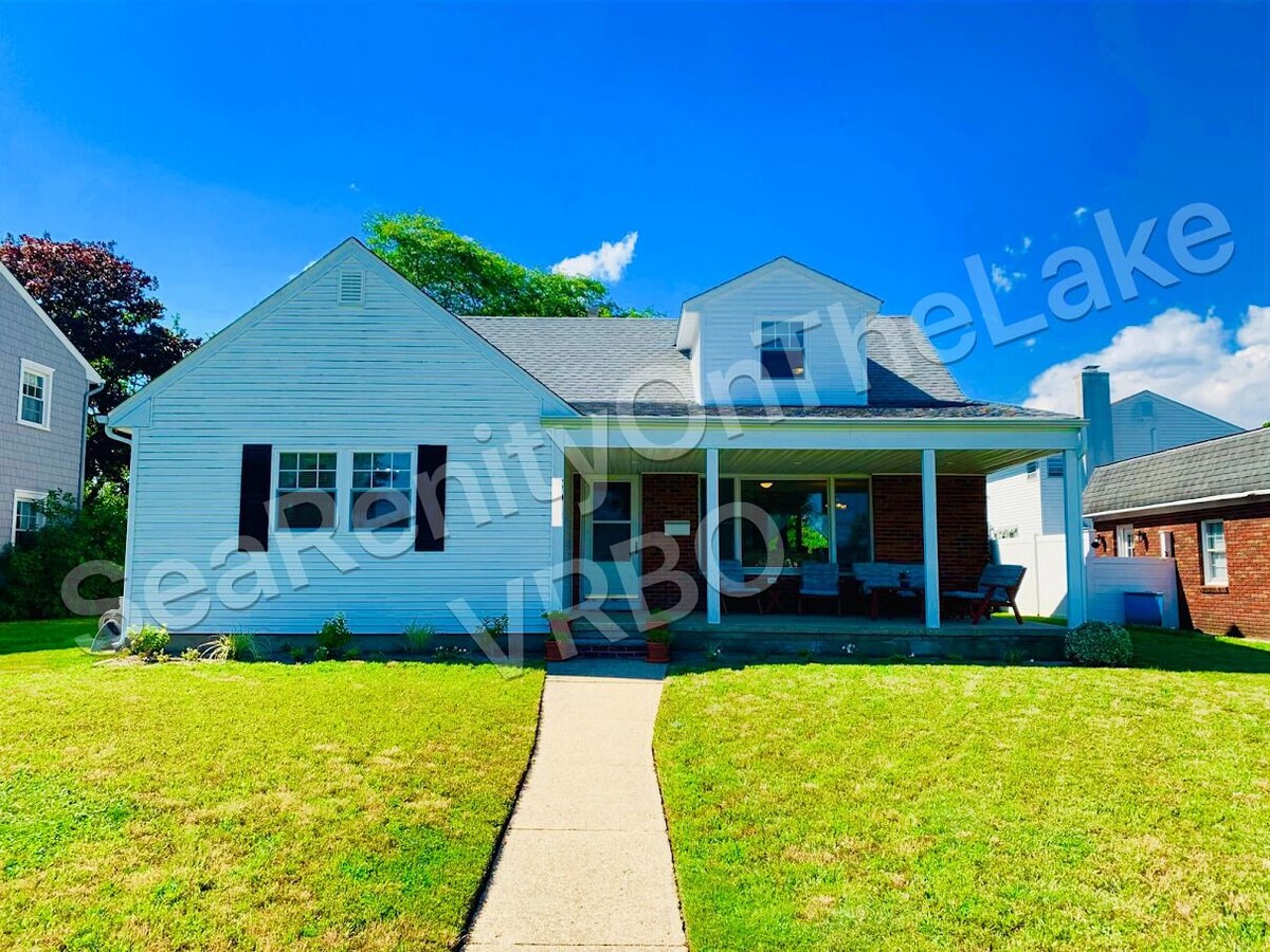 July 20-27 DISCOUNTED – Lakefront Beach House – – Unobstructed Water View!!