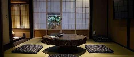 Traditional Japanese room with Garden View