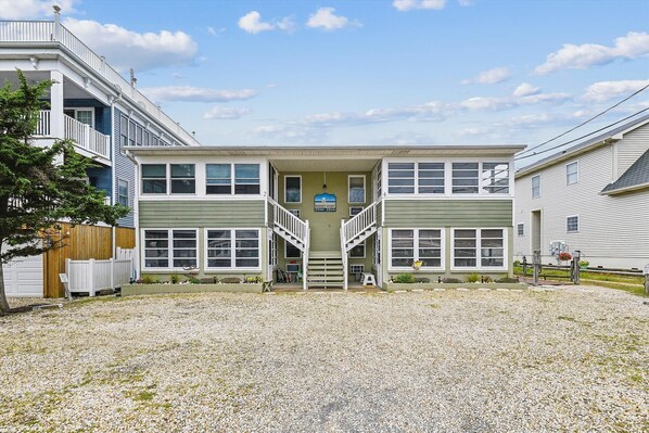 ,Front Elevation,