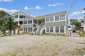 ,Front Elevation,