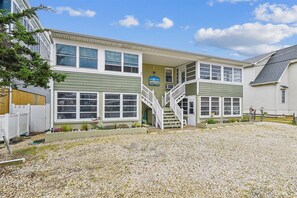 ,Front Elevation,