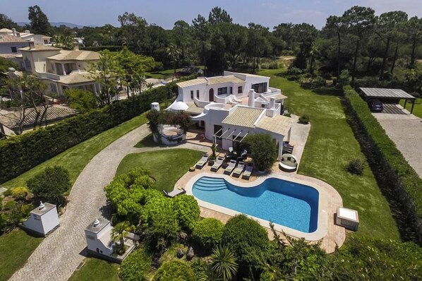 Large 3 bed villa in Quinta do Lago with private pool W129 - 1