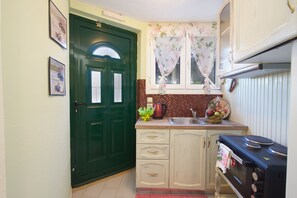 AN OTHER VIEW OF OUR KITCHEN