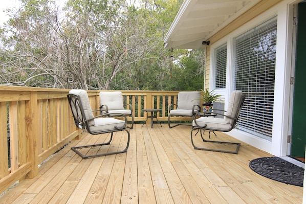 Large deck overlooks a pond , very peaceful....