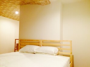 Great Located one bedroom w/ Free bikes