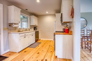 Cottage kitchen