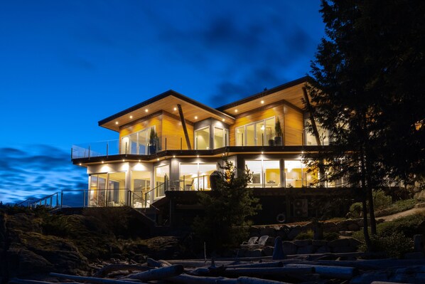 Pointhouse at night