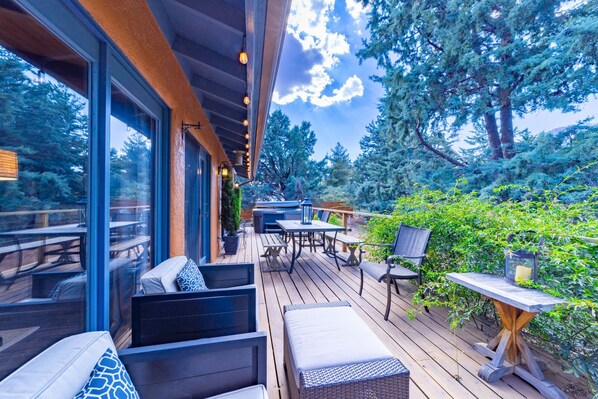 Private furnished deck