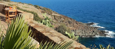 Tavolo a bordo mare - Cala Rotonda