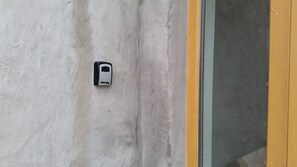 Key-locker next to the front door!!