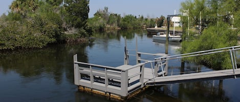 Floating dock