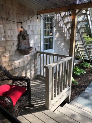 Fountain; Covered porch/deck.