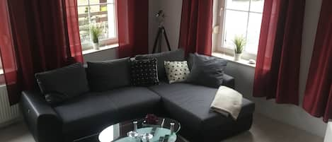 Wohnzimmer mit Klappcouch