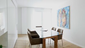 Meetingroom / Masterbedroom 2 - (Kunstwerk: Jo Long)