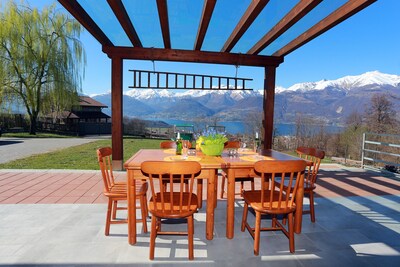 Chalet Inganna, 5 + 1 Personen, fantastischer Blick auf den Comer See, 2500 qm Garten