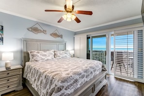 Master King Suite with Oceanfront Balcony Acess