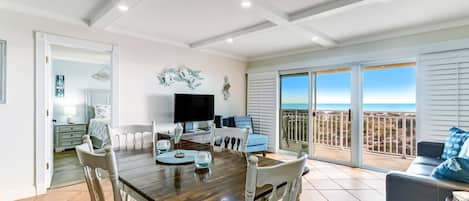 Oceanfront Living Room/Dining Room Combination