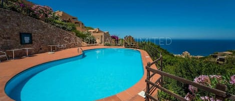 Holiday House for rent in Costa Paradiso in fantastic position.