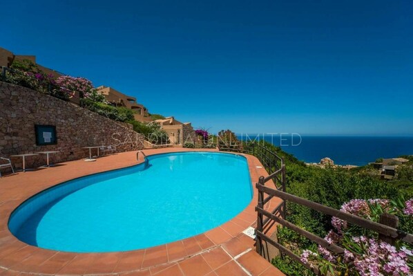 Ferienhaus zu vermieten in Costa Paradiso in fantastischer Lage.