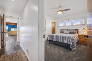 Room with queen bed
